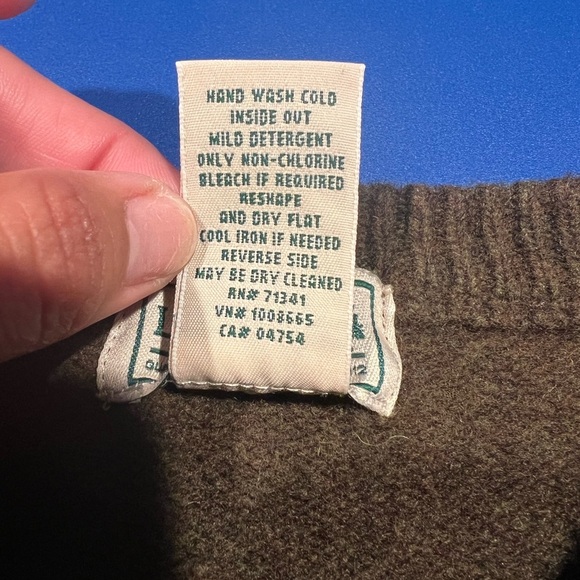 L.L. Bean Mens M Sweater Top Pullover Merino Wool Green Fisherman's Elbow Patch - Picture 6 of 7